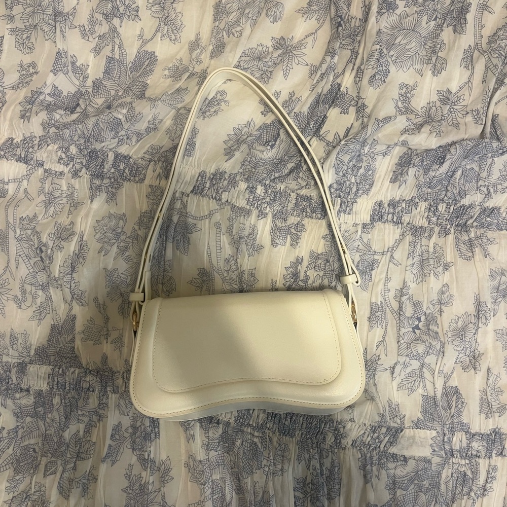 Elegant White Shoulder Bag